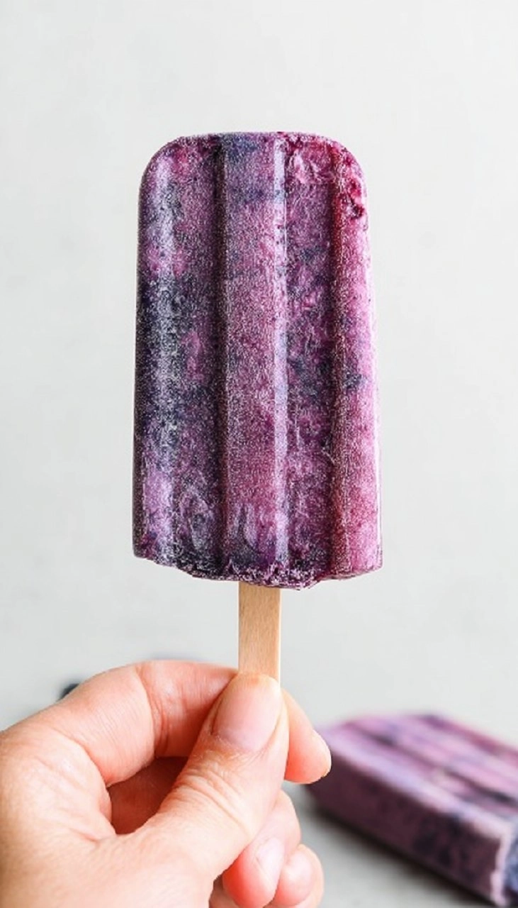 Easy Recipe for Blueberry Popsicles (Healthy and Yummy!)